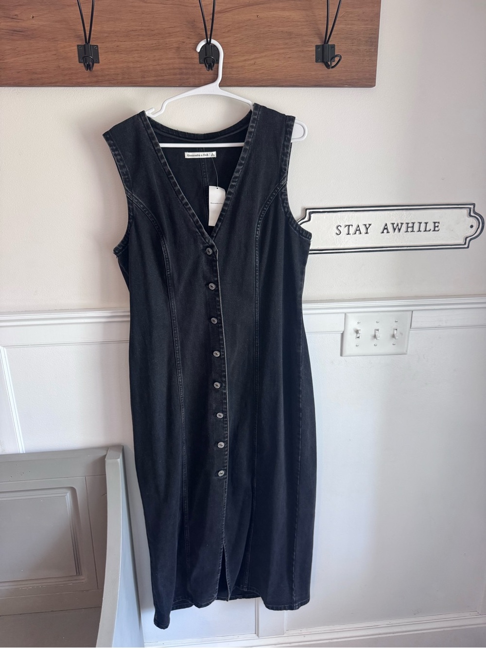 Abercrombie & Fitch Black Sleeveless Button-Front Midi Dress